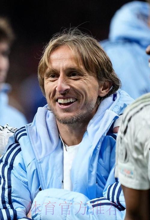 马卡:莫德里奇拒绝了来自沙特和美国球队的报价 马卡:莫德里奇拒绝了来自沙特和美国球队的报价